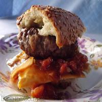Hamburgers with Fresh Tomato and Onion Relish_image