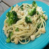 Linguine With Broccoli and Bay Scallops image