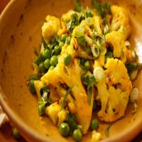 Pan-Roasted Spiced Cauliflower With Peas_image