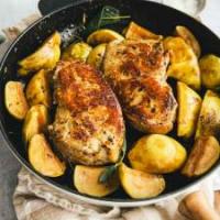 Pork chops with apples, quince and sage_image