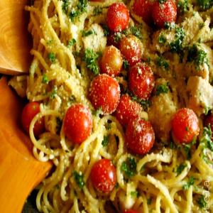 Spaghetti in Garlic Gravy with Herbs and Lemon Marinated Chicken and Cherry Tomatoes_image