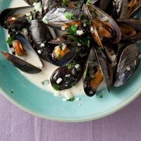 Mussels in Green Peppercorn Sauce image