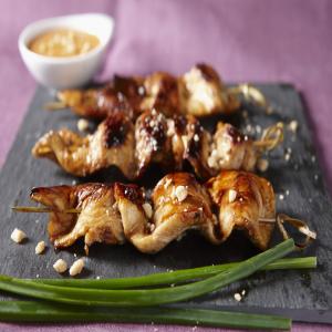 Sweet 'n Sticky Chicken Skewers with Peanut Sauce_image