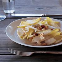 Endive and Pear Salad with Oregon Blue Cheese and Hazelnuts_image