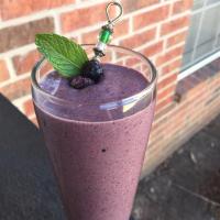 Superfood Berry-Green Smoothie image