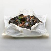 Mussels in Tomato-Parsley Sauce Baked in Parchment image