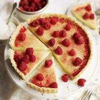 White chocolate & cardamom tart with raspberry dust_image