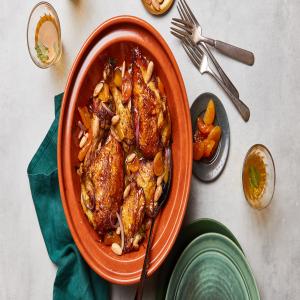 Chicken Tagine With Apricots and Almonds_image