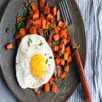 Sweet Potato Hash With Bacon and Melted Onions_image