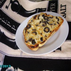 Cheese and Olive Bread_image