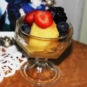 Lime & Mango Sherbet Topped With Fresh Berries_image