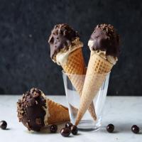 Caramel-Macchiato Dipped Ice Cream Cones_image