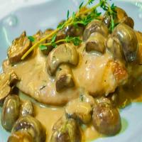 Sautéed Chicken Breast in a Mushroom Gruyere Sauce_image