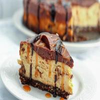 Rich and Creamy Peanut Butter Cup Cheesecake_image