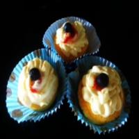 Very Vanilla Cupcakes With Easy Cream Cheese Frosting image