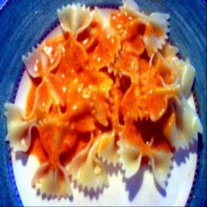 Fettuccine With Roasted Red Pepper Sauce image