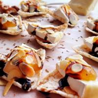 Petit Toasts with Brie, Fig, and Thyme_image