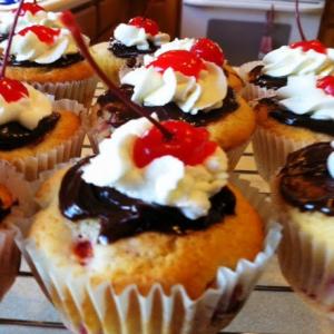 Fresh Cherry Cupcakes Recipe - (3.8/5)_image