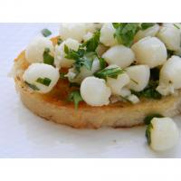 Bay Scallops with Garlic Parsley Butter Sauce_image