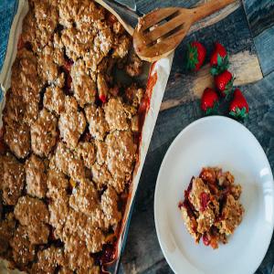 Strawberry Oatmeal Cookie Cobbler_image