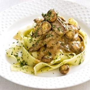 Beef stroganoff with herby pasta_image