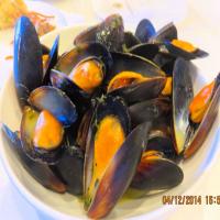 Mussels in White Wine (Or Beer) - 4 Ingredients_image