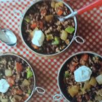 Slow Cooker Chipotle Beef and Black Bean Chili_image