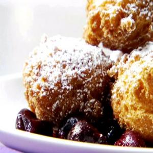 Italian Donuts with Cherry Sauce_image