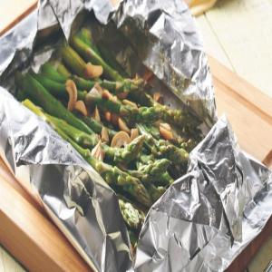 Grilled Cashew-Asparagus Foil Pack_image