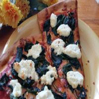 Spinach Ricotta Pizza With Fresh Tomato Puree_image