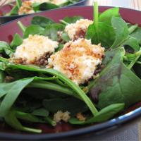 Spinach Salad with Baked Goat Cheese_image