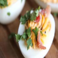 Deviled Eggs with Candied Bacon & Sriracha_image