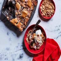 Peppermint S'mores Dump Cake_image