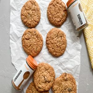 Thin and Crispy Oatmeal Raisin Cookies_image