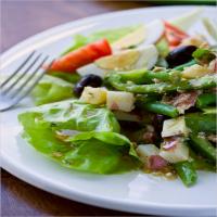 Main Dish Salad with Tuna and Vegetables image