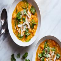 Red Curry Lentils With Sweet Potatoes and Spinach_image