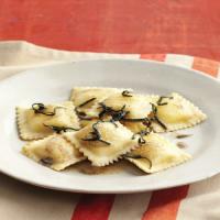 Cheese Ravioli with Brown Butter and Sage_image