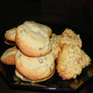 Classic Raisin Oatmeal Cookies_image