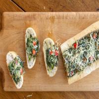 Spinach Dip in French Bread_image