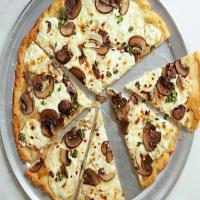 Gluten-Free Mushroom and Ricotta Pizza_image