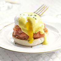Eggs benedict with smoked salmon & chives image