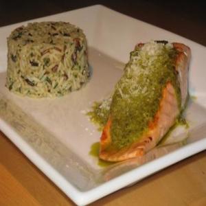 Salmon Fillets With a Pesto Sauce_image