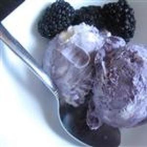 Fresh Blackberries and Cream Ice Pops_image