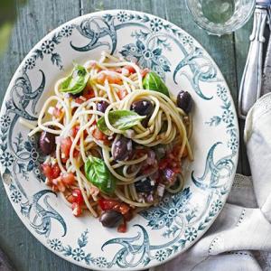 Spaghetti with tomatoes & basil image