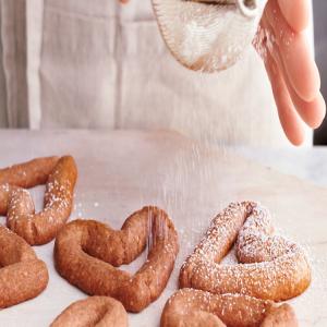 Almond-Rye Heart Cookies_image