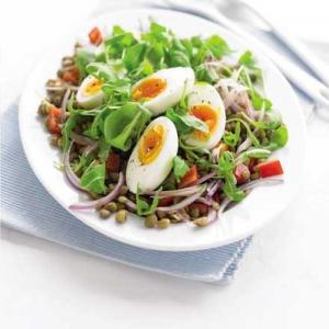 Lentil & red pepper salad with a soft egg_image