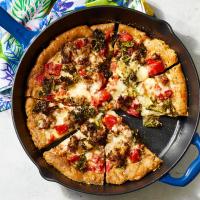 Cast-Iron Skillet Pizza with Sausage & Kale_image