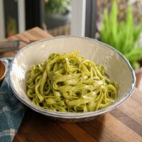 Silky Blender Pesto Pasta Sauce with Fettuccine_image
