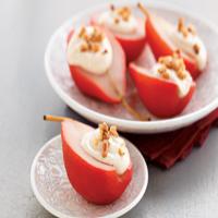 Poached Pears with Spiced Cream_image