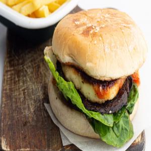 15-Minute Mushroom And Halloumi Burger Recipe_image
